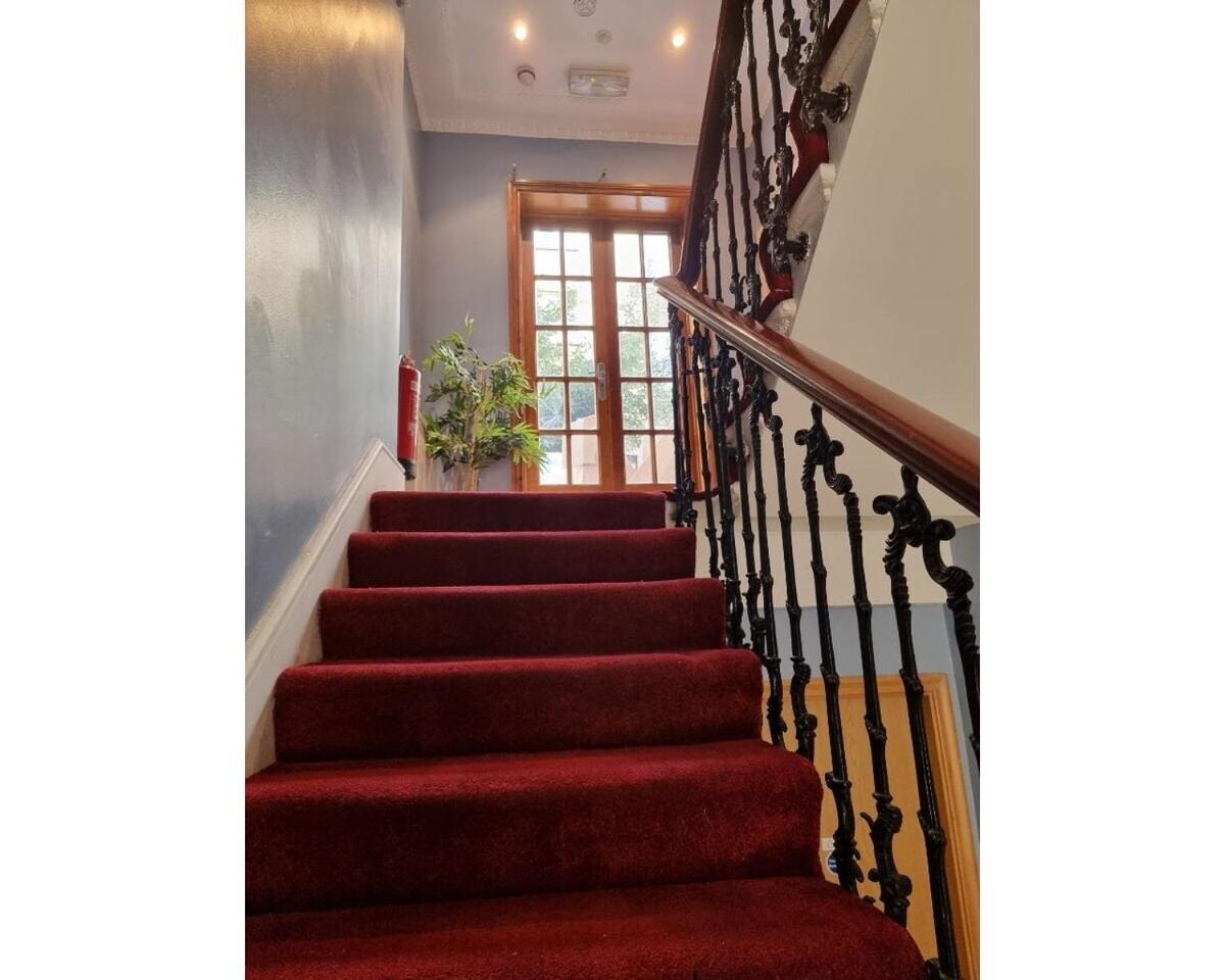 Appartamento F101-First Floor Flat Fits 3 Near Hyde Park Londra Esterno foto