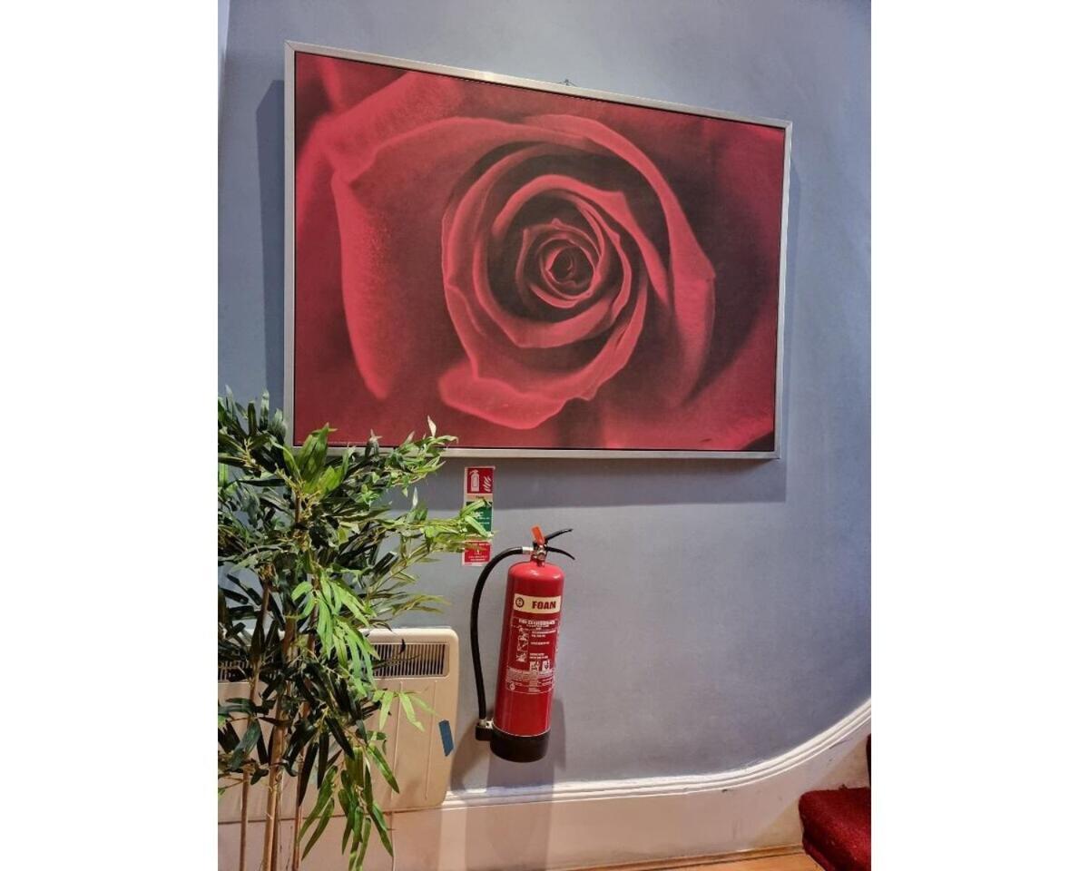 Appartamento F101-First Floor Flat Fits 3 Near Hyde Park Londra Esterno foto