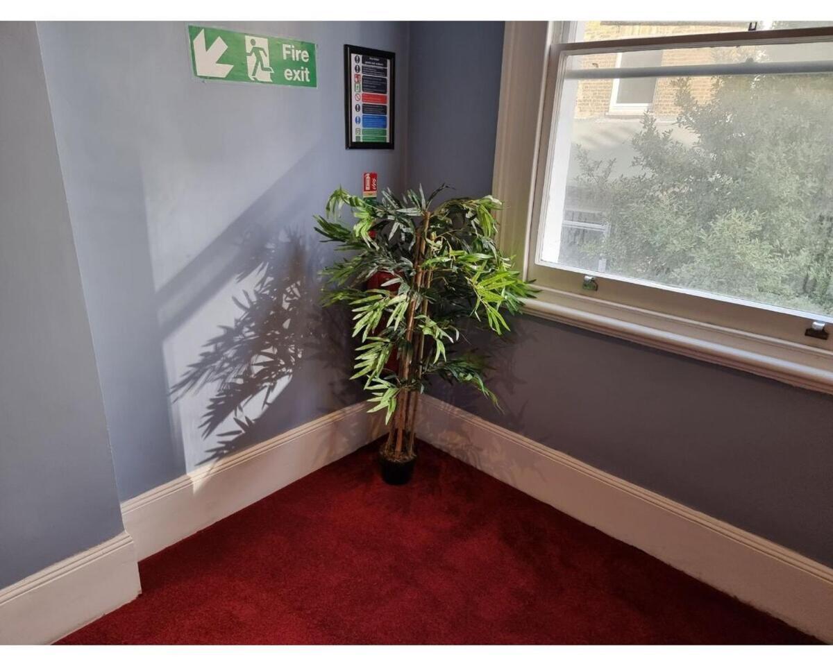 Appartamento F101-First Floor Flat Fits 3 Near Hyde Park Londra Esterno foto