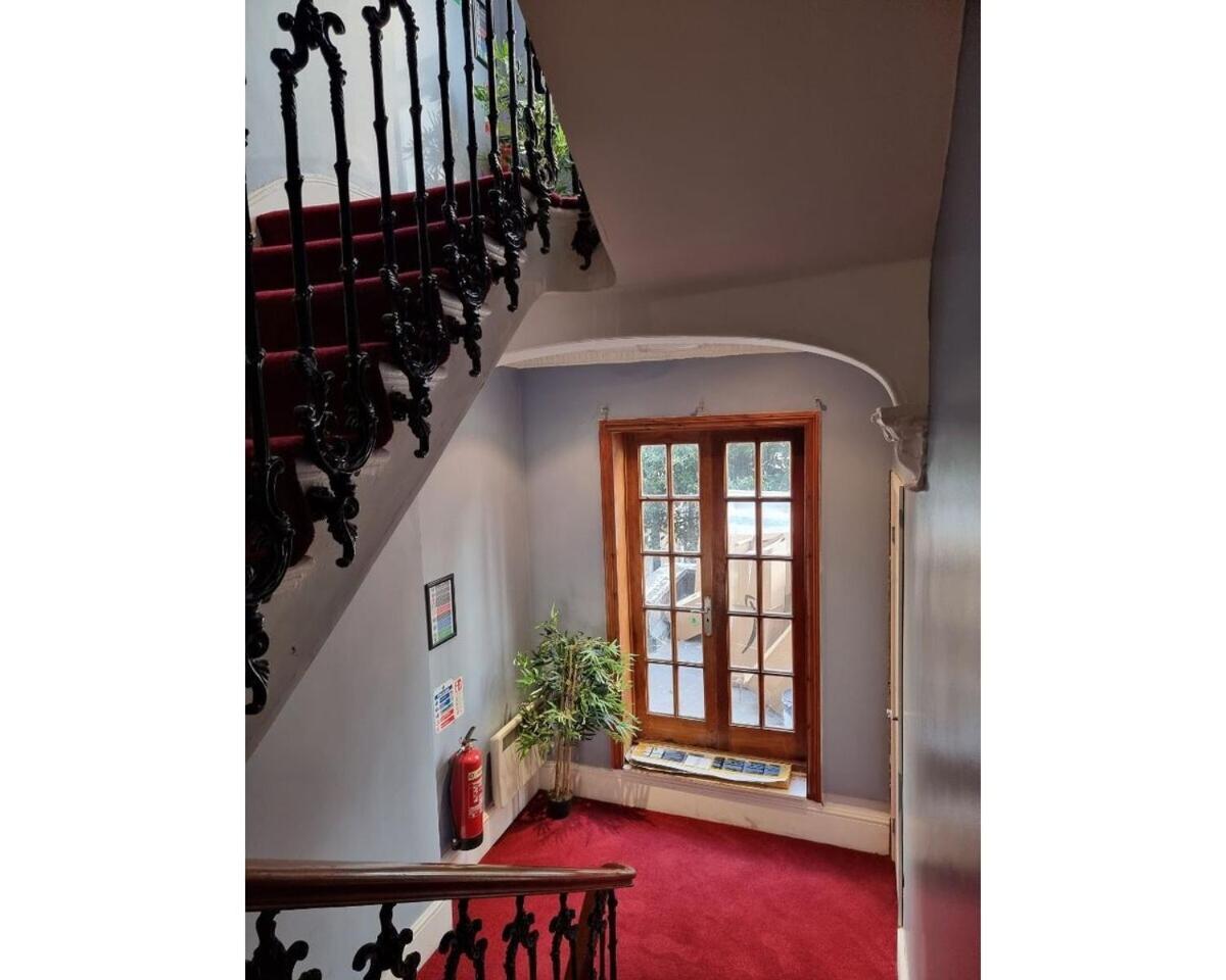 Appartamento F101-First Floor Flat Fits 3 Near Hyde Park Londra Esterno foto