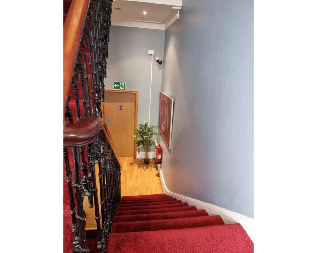 Appartamento F101-First Floor Flat Fits 3 Near Hyde Park Londra Esterno foto
