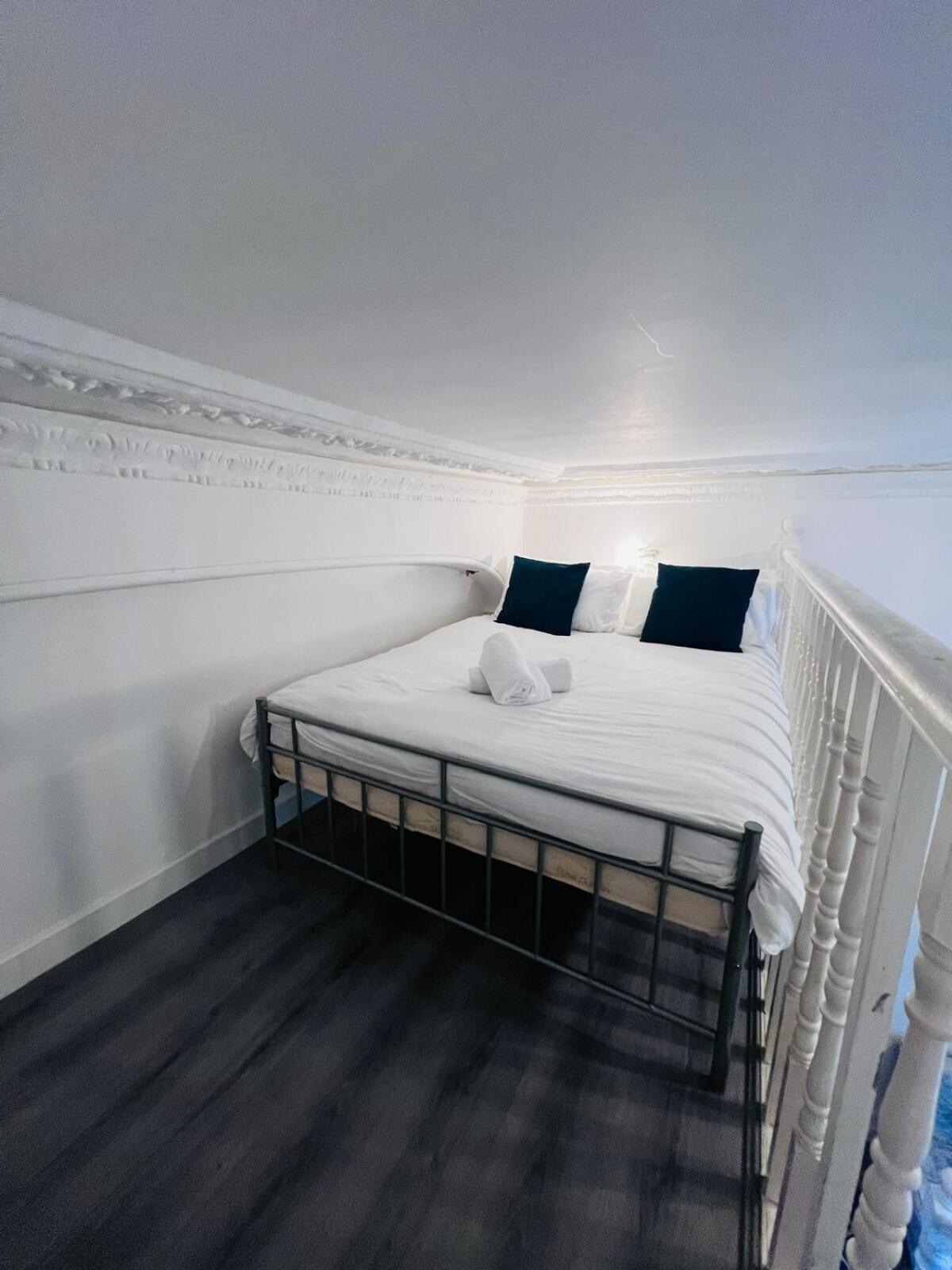 Appartamento F101-First Floor Flat Fits 3 Near Hyde Park Londra Esterno foto