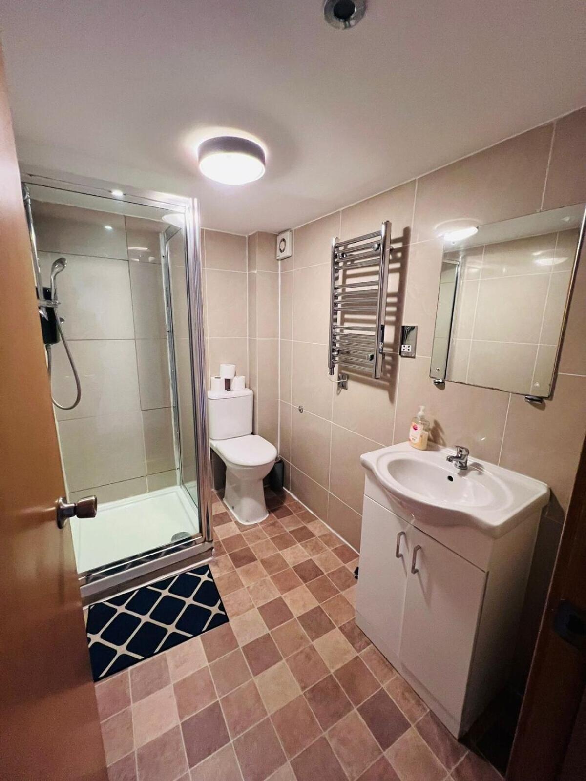 Appartamento F101-First Floor Flat Fits 3 Near Hyde Park Londra Esterno foto